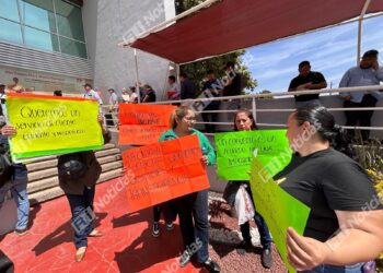 Mazatlecos se manifiestan por congelamiento de créditos en INFONAVIT delegación Culiacán