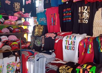 Carnaval impulsa ventas de souvenirs, pero comerciantes siguen en crisis