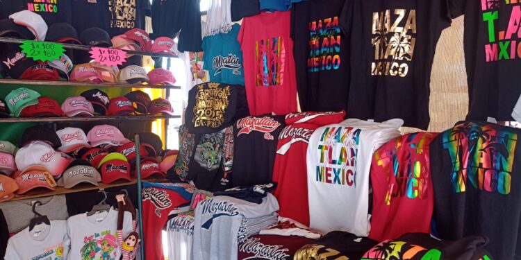 Carnaval impulsa ventas de souvenirs, pero comerciantes siguen en crisis