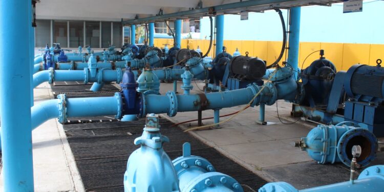 Fallo en el suministro eléctrico afecta abasto de agua en Mazatlán