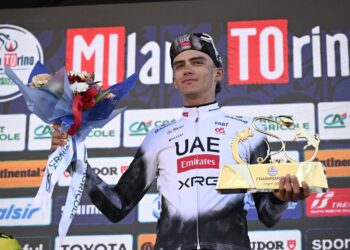 El mexicano Isaac del Toro logra histórico triunfo en la Milán-Turín 2025