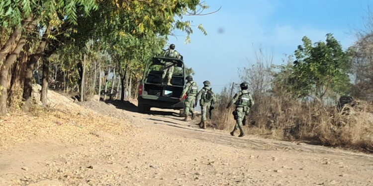 Localizan a hombre sin vida con huellas de violencia cerca del panteón en Elota