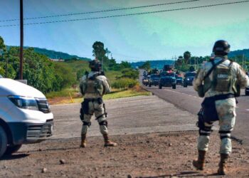 Cierran carretera a Cosalá por presuntos artefactos explosivos