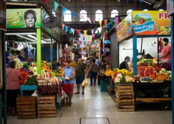 Locatarios del Mercado Pino Suárez reportan repunte en ventas durante el Carnaval de Mazatlán