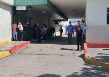 Mujer herida de bala ingresa a hospital, en Culiacán