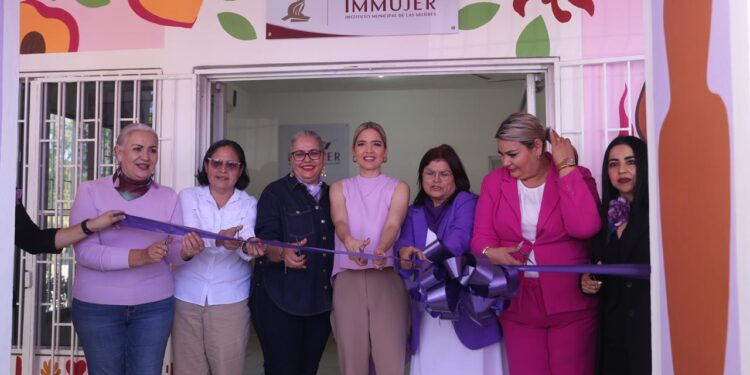 Inaugura Estrella Palacios primera UNEMujeres en Mazatlán
