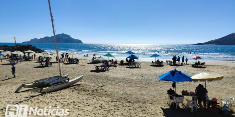 Las mejores playas para disfrutar este puente en Mazatlán