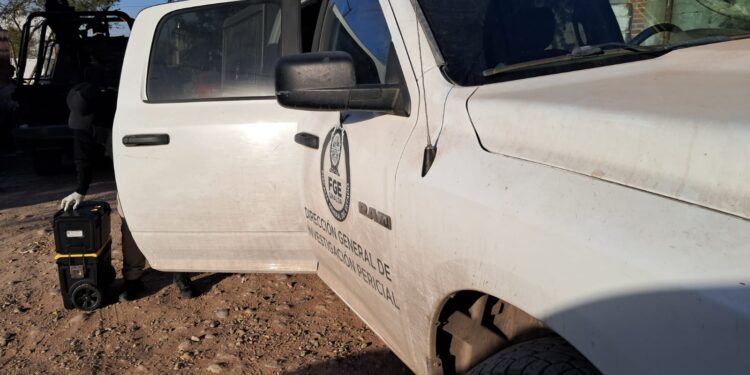 Hallan cadáver envuelto en cobija a la orilla de la carretera México 15