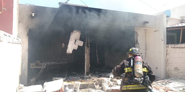 Incendio de vivienda en Santa Fe deja dos personas sin vida en Mazatlán