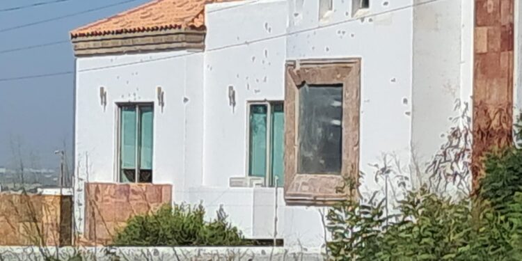 Ataque armado deja daños en tres domicilios en Colinas de San Miguel, Culiacán