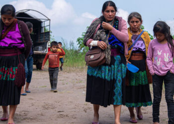 Regresan 84 familias a Chiapas tras ser desplazadas por la violencia