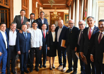Asiste el gobernador Rocha a reunión con la presidenta Claudia Sheinbaum, para ver avances del IMSS Bienestar