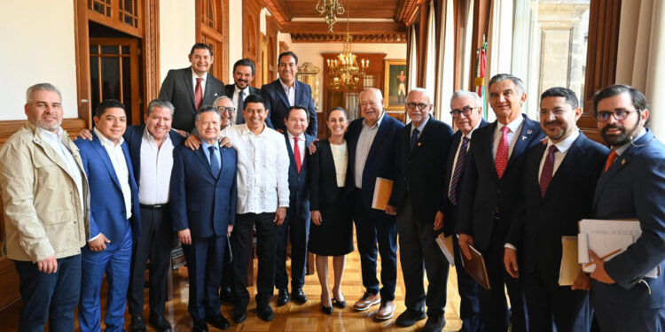 Asiste el gobernador Rocha a reunión con la presidenta Claudia Sheinbaum, para ver avances del IMSS Bienestar
