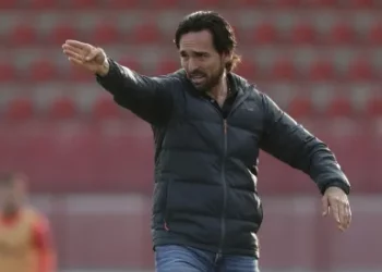 Gerardo Espinoza toma la dirección técnica de Chivas y dirigiría el miércoles ante América