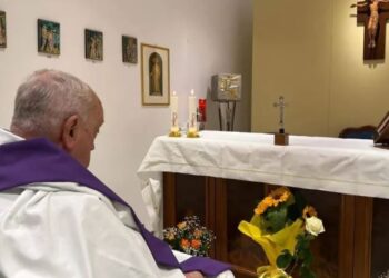 Difunden la primera foto del papa Francisco desde su hospitalización