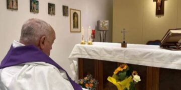Difunden la primera foto del papa Francisco desde su hospitalización