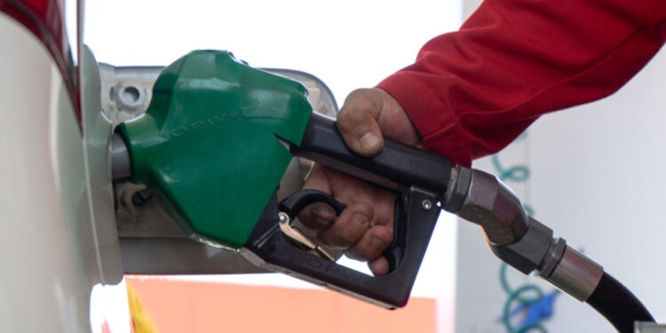 El 80.4% de las estaciones de servicio venden gasolina regular por debajo de los 24 pesos el litro: Profeco