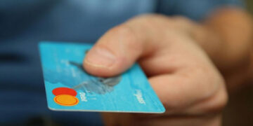 ¿Te llegan cargos no reconocidos a la tarjeta? Con estos tips puedes minimizar el riesgo