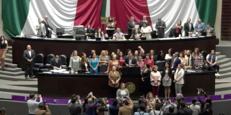Diputados declaran improcedente solicitud de desafuero a Cuauhtémoc Blanco