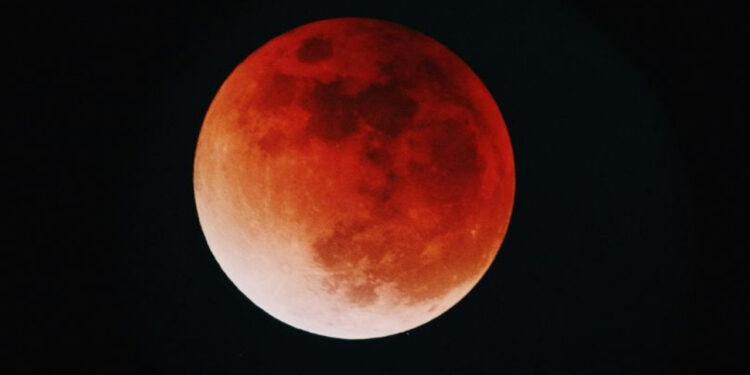 La UNAM explica por qué el eclipse lunar total será único en México en 2025