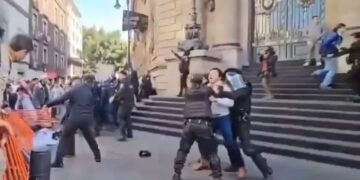 Toreros, ganaderos y charros protestan frente al Congreso de la CDMX; se enfrentan a policías