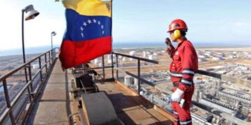 Sheinbaum rechaza aranceles de EE.UU. a países que compren petróleo de Venezuela