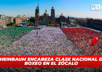 Sheinbaum encabeza clase nacional de boxeo en el Zócalo