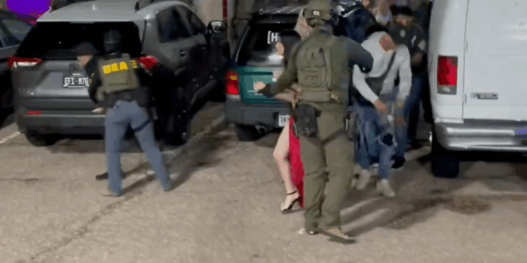 Sheinbaum reporta la detención de cinco mexicanos en redadas migratorias en Colorado, EE.UU.