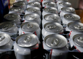 EE.UU. impondrá aranceles del 25% a las latas de aluminio para envasar cerveza