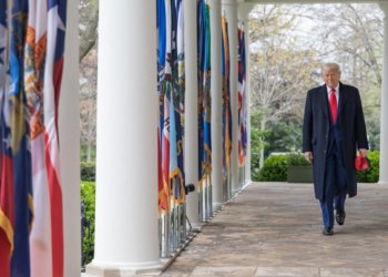 Trump promete “Acuerdos justos” a quienes negocien aranceles, pero descarta una pausa