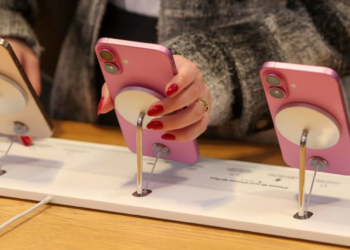 Los iPhones, el café, la ropa y el alcohol aumentarán sus precios por la guerra arancelaria