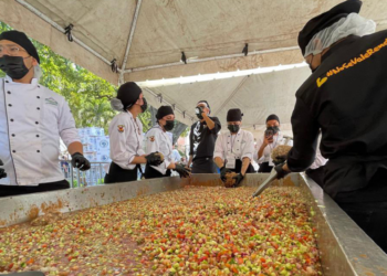 Venden 3 toneladas de ceviche en Culiacán, en favor de restaurantes afectados por la violencia