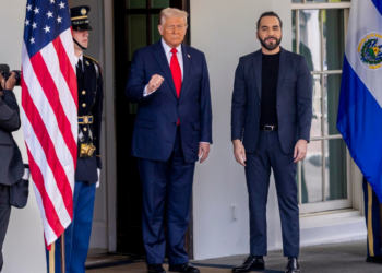 Bukele dice a Trump que EE.UU. tiene un problema de terrorismo y que El Salvador desea ayudar