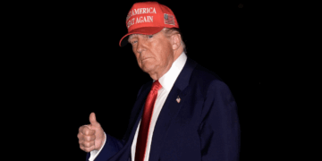 Trump culpa a Biden de la contracción del PIB y niega la responsabilidad de sus aranceles