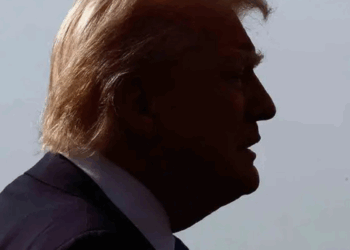 Popularidad de Trump se hunde; la más baja para un presidente desde la II Guerra Mundial