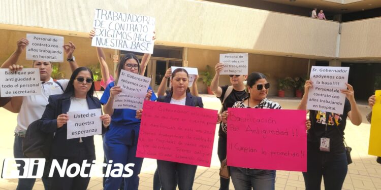Trabajadores del sector Salud de Sinaloa se manifiestan en Palacio de Gobierno para exigir basificación