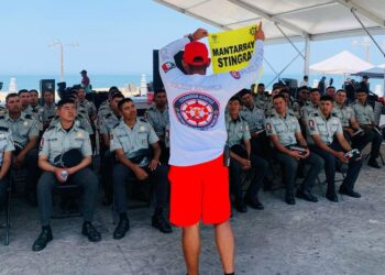 Escuadrón Acuático capacita a Guardia Nacional en prevención de riesgos en playas de Mazatlán