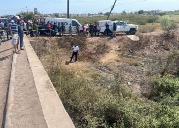 Tres personas mueren y una permanece desaparecida tras caer automóvil a canal en Navolato