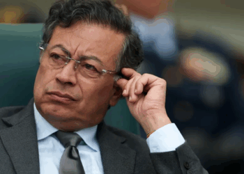 Petro exige a Bukele que entregue a colombianos y venezolanos presos en El Salvador