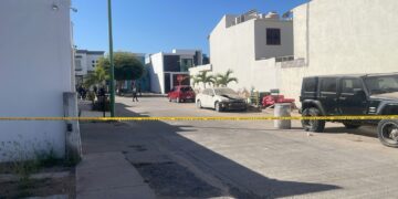 Localizan auto baleado en el fraccionamiento Portareal II, en Culiacán
