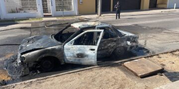 Incendian vehículo frente a centro de rehabilitación en Culiacán; ya había sido escenario de un levantón