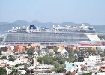 Arriban mas de 4 mil cruceristas a bordo del Norwegian Joy