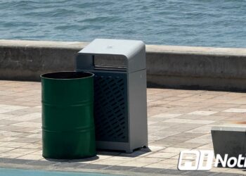 Operadora de Playa coloca cestos de basura en los 37 accesos de playa