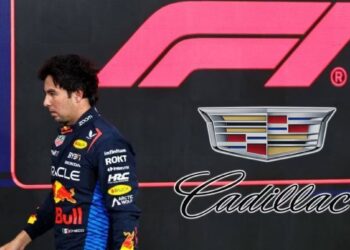 Helmut Marko APRUEBA el regreso de Checo Pérez a F1 con Cadillac: ‘Necesitarán un piloto con experiencia’