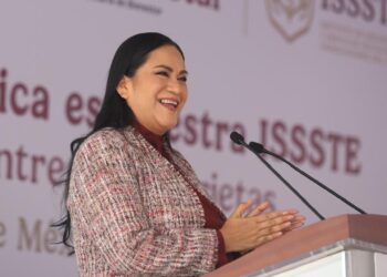 “Hace un excelente trabajo”: Sheinbaum defiende a titular del Bienestar, Ariadna Montiel