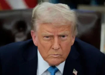 Trump se ‘suaviza’: firma decreto para reducir impacto de aranceles a autos