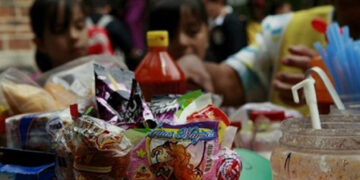 Ciudadanos reaccionan a la prohibición de comida chatarra en escuelas