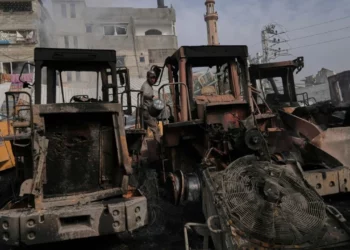 Ataques israelíes matan a 14 en Gaza y destruyen maquinaria pesada para retirar escombros