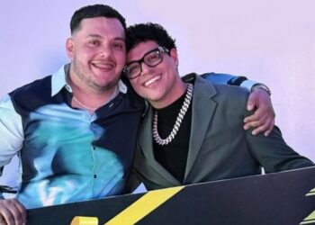 Eduin Caz le regala medio millón de pesos a su asistente por su cumpleaños