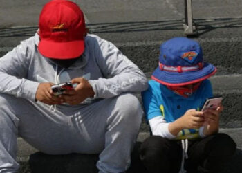 El uso de dispositivos móviles duplica el número de menores con miopía